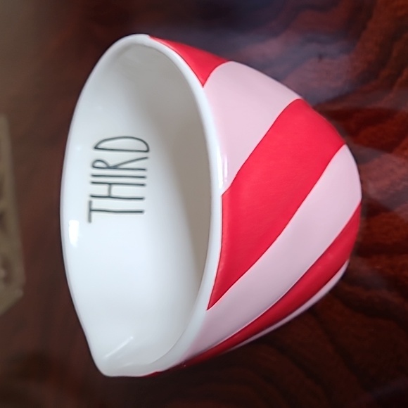 🍬Rae Dunn Measuring Cup Set - Picture 9 of 13